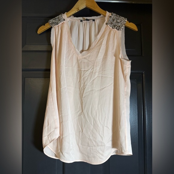 Banana Republic Tops - Banana Republic light pink Embellished Cream Sleeveless Top size XS (b3